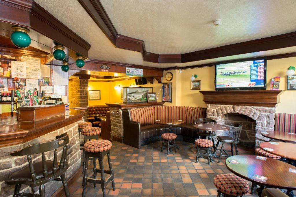 Larkin'S Pub, Restaurant, And B&B Milltown  Kültér fotó