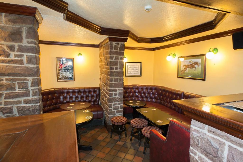 Larkin'S Pub, Restaurant, And B&B Milltown  Kültér fotó
