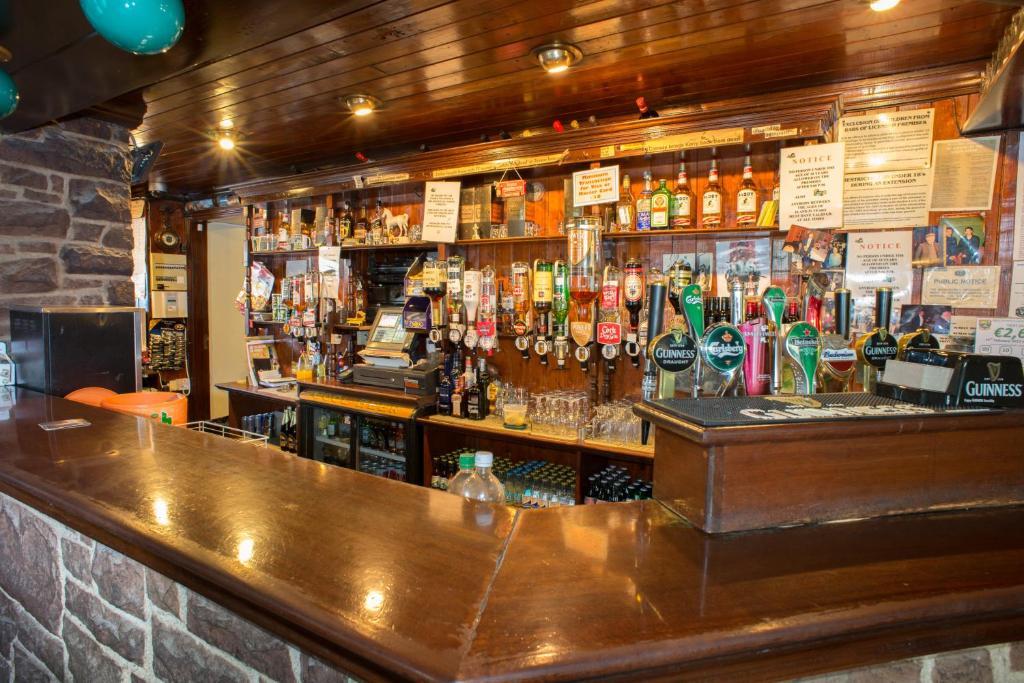 Larkin'S Pub, Restaurant, And B&B Milltown  Kültér fotó
