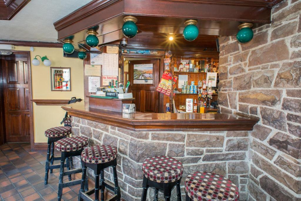 Larkin'S Pub, Restaurant, And B&B Milltown  Kültér fotó